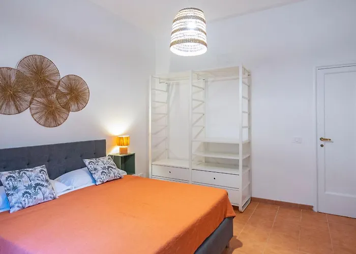Apartamento Easytopstay - San Pietro With Courtyard