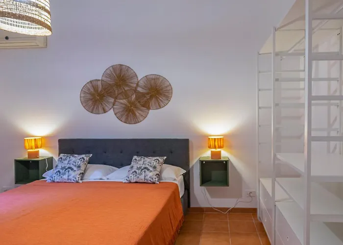 Easytopstay - San Pietro With Courtyard Apartamento