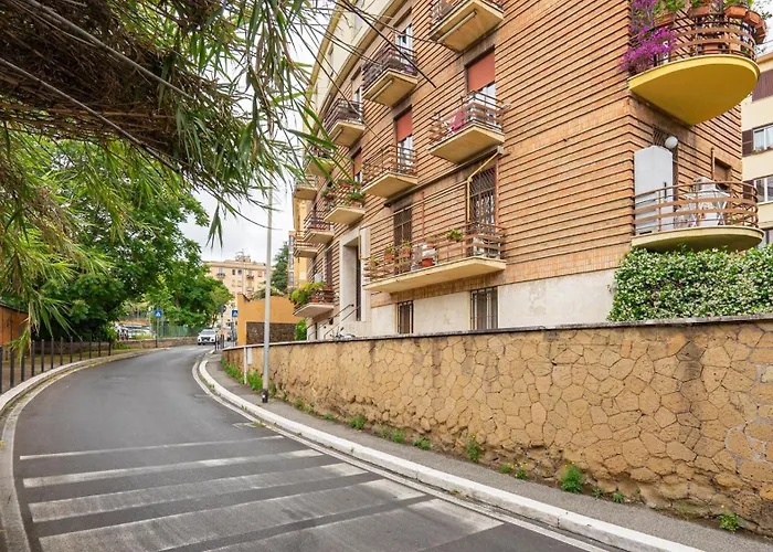 Easytopstay - San Pietro With Courtyard Apartamento